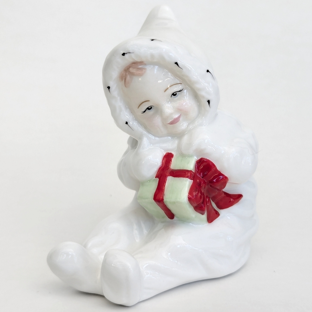 2002 Vintage ROYAL DOULTON Classics "Baby's First Christmas" Figurine HN 4427